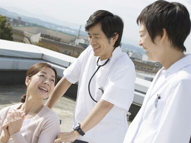 入居者と介護スタッフが話している様子